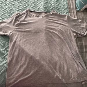 Kenneth Cole short sleeve 2x grey V-neck tee